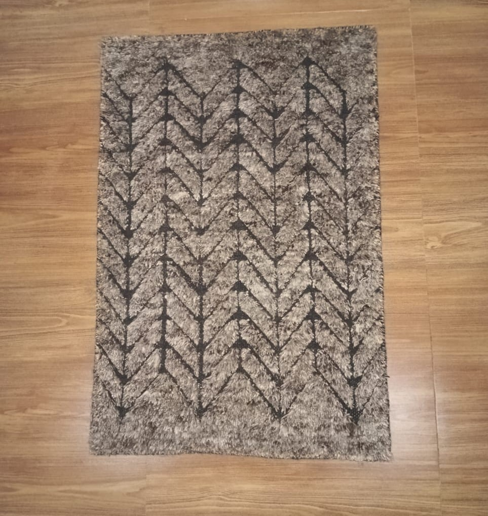 Custom size area rug manufacturer Bhadohi